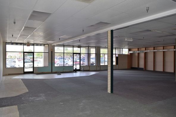 Manhattan Place Shopping Center: 1175 Oak Ridge Turnpike, Oak Ridge, TN 37830